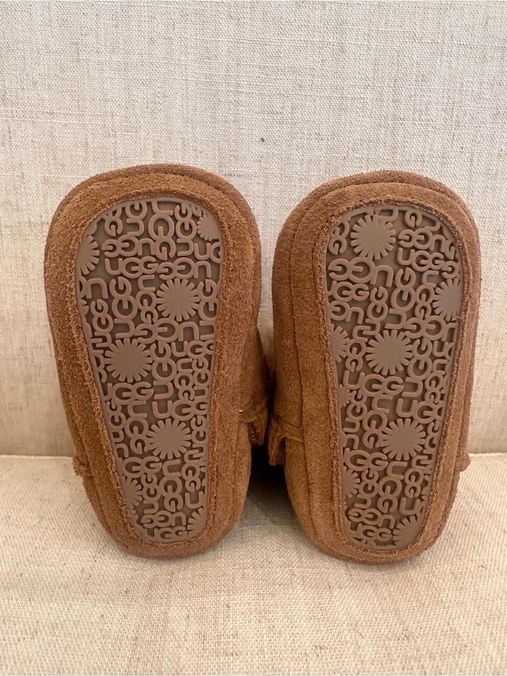 UGG Chestnut Suede Baby Booties with Shearling and Bows
